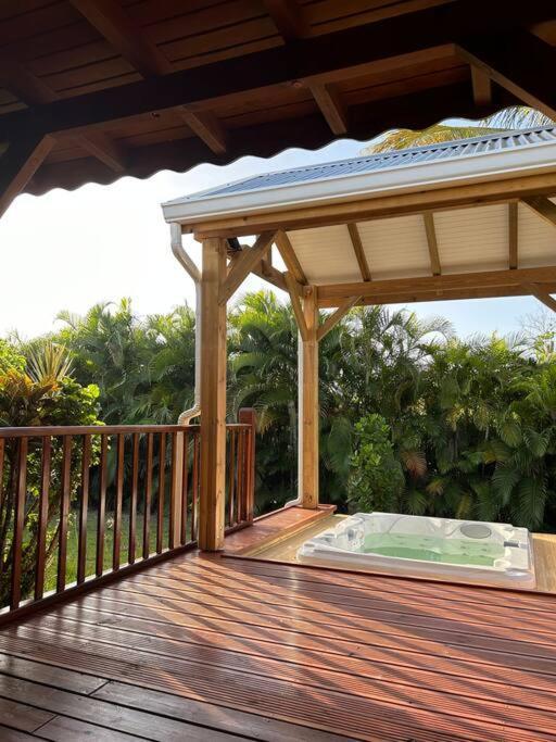 Bungalow Avec Jacuzzi Privatif Vila Sainte-Rose Exterior foto