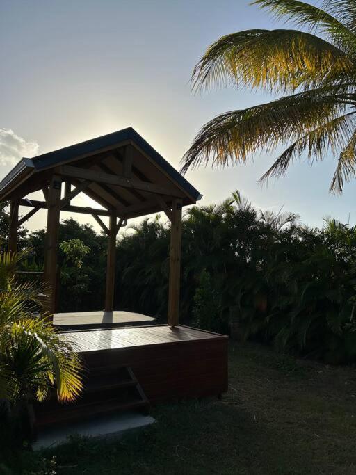 Bungalow Avec Jacuzzi Privatif Vila Sainte-Rose Exterior foto